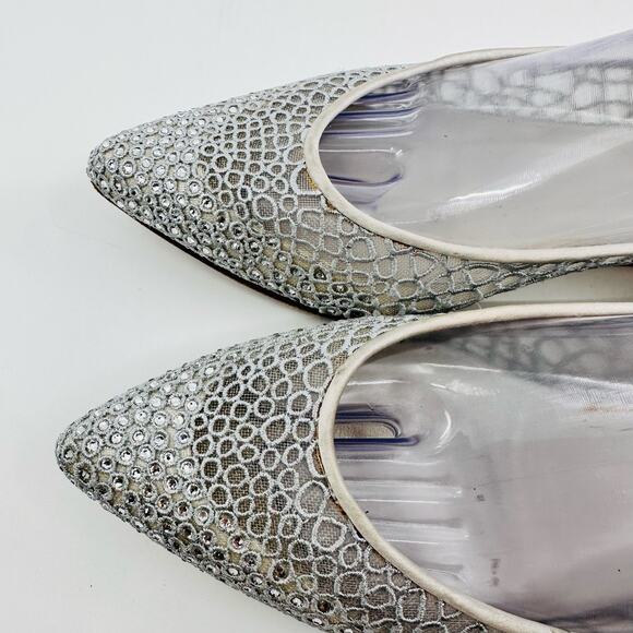 Stuart Weitzman Flats With Sparkling Diamond Jewels Womens 8M Silver Pointed Toe - Picture 5 of 12
